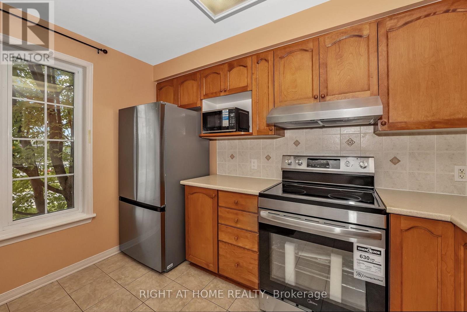 171 - 70 Edenvale Drive, Ottawa, Ontario  K2K 3N6 - Photo 7 - X12391547