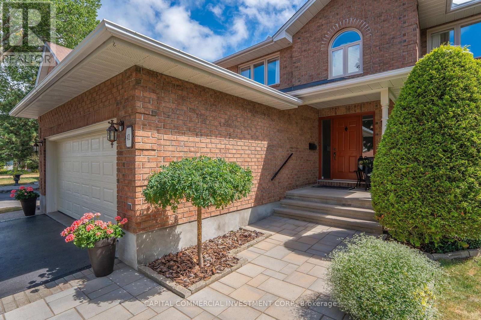 41 Tower Hill Crescent, Ottawa, Ontario  K2M 1R5 - Photo 2 - X12391587