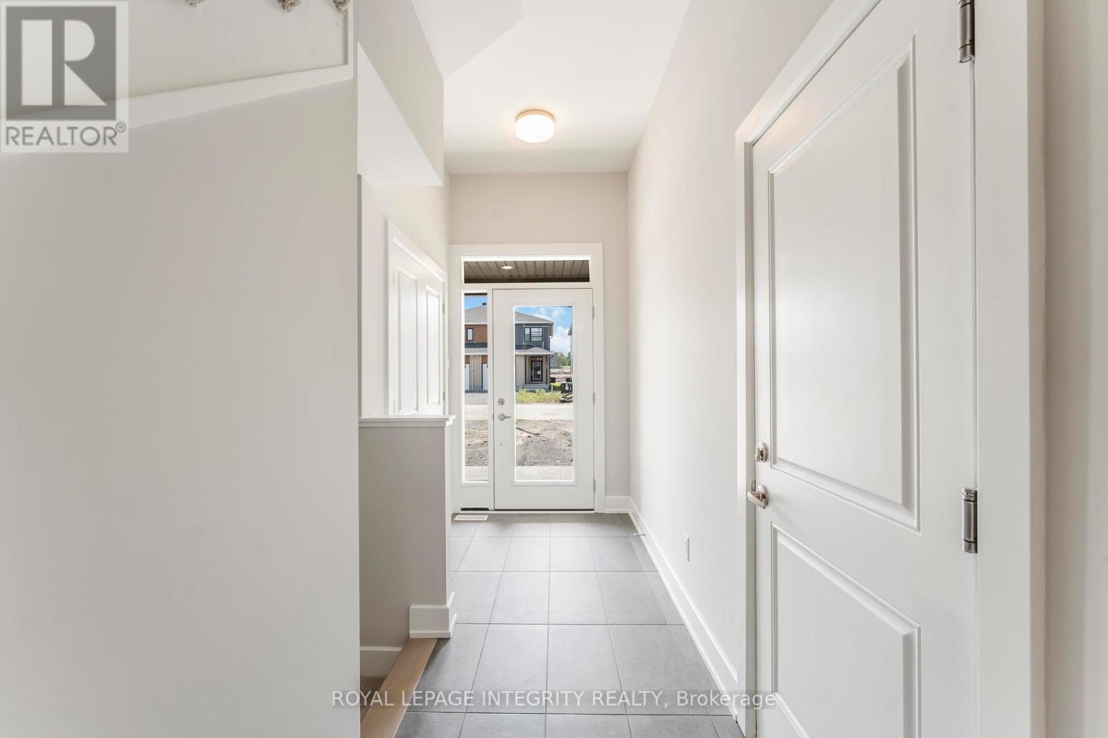 1166 Cope Drive, Ottawa, Ontario  K2S 3C4 - Photo 3 - X12391589
