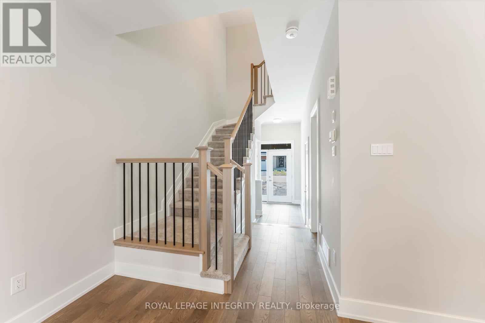1166 Cope Drive, Ottawa, Ontario  K2S 3C4 - Photo 4 - X12391589