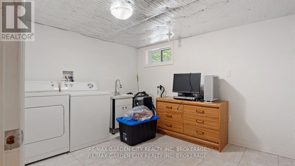 1 Caroline Street, St. Catharines (Glendale/glenridge), Ontario  L2T 3E9 - Photo 18 - X12391535