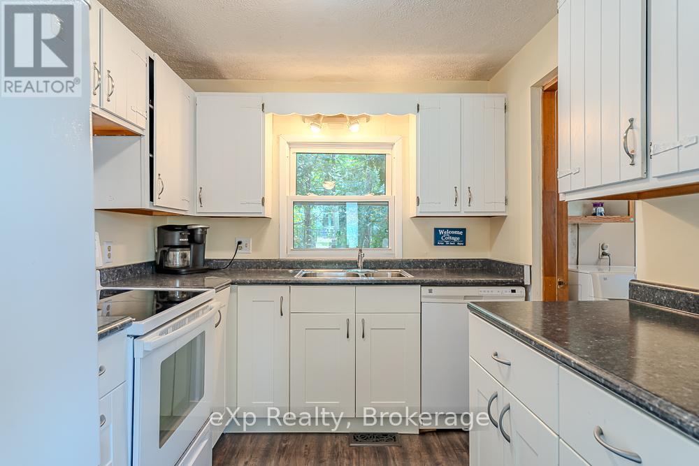 212 Green Street, Saugeen Shores, Ontario  N0H 2C0 - Photo 10 - X12391568