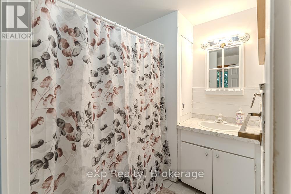 212 Green Street, Saugeen Shores, Ontario  N0H 2C0 - Photo 21 - X12391568