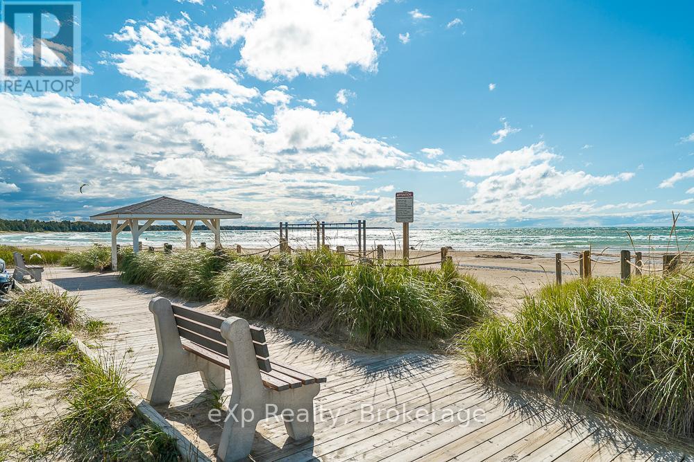 212 Green Street, Saugeen Shores, Ontario  N0H 2C0 - Photo 38 - X12391568