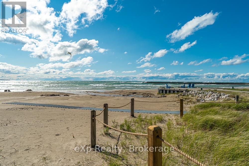 212 Green Street, Saugeen Shores, Ontario  N0H 2C0 - Photo 45 - X12391568