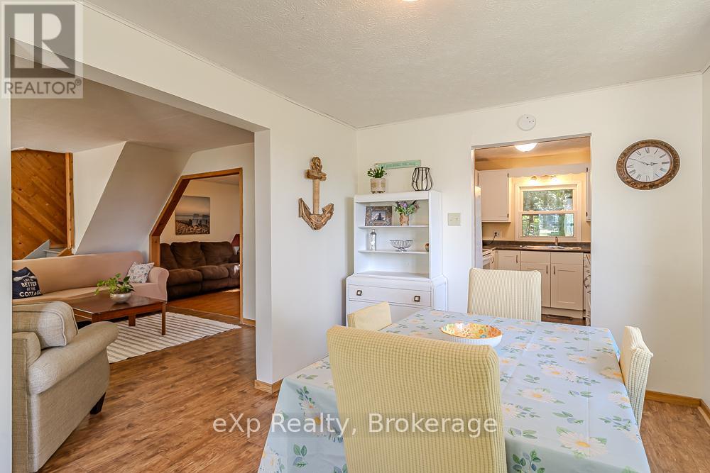 212 Green Street, Saugeen Shores, Ontario  N0H 2C0 - Photo 9 - X12391568