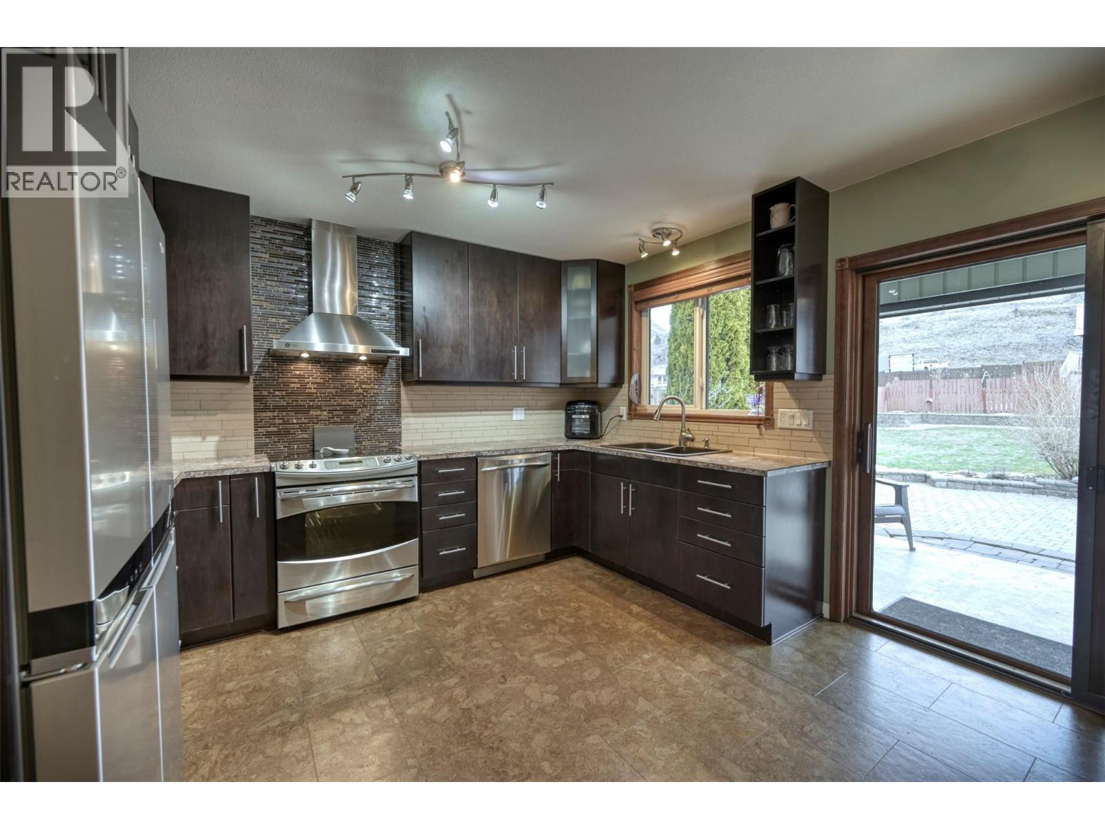7460 Valley Heights Drive, Grand Forks, British Columbia  V0H 1H0 - Photo 3 - 10362022