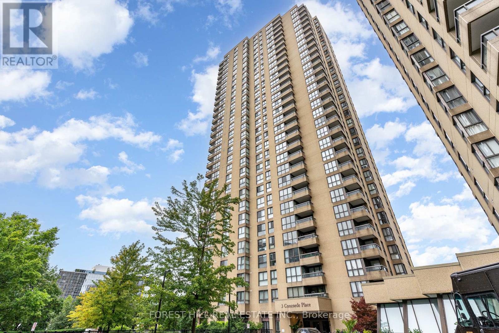 2004 - 3 CONCORDE PLACE, Toronto, Ontario
