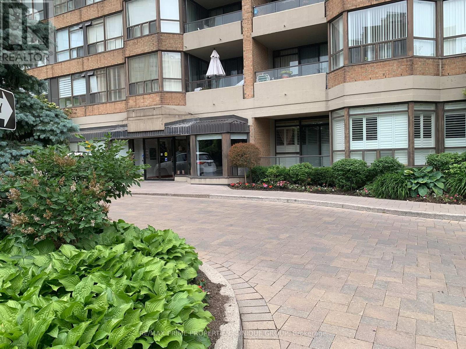 1517 - 268 Ridley Boulevard N, Toronto (Bedford Park-Nortown), Ontario  M5M 4N3 - Photo 2 - C12391496