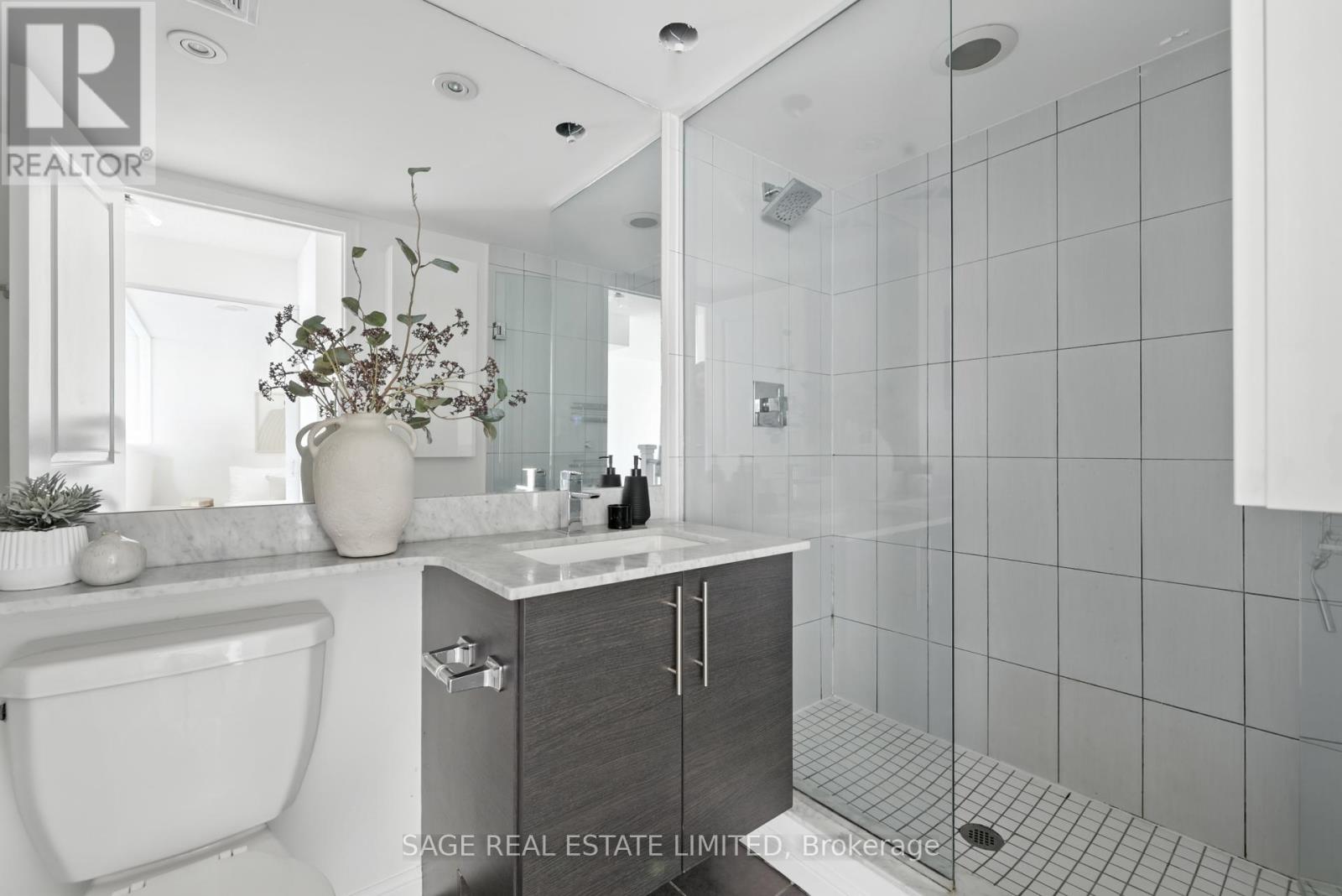 Th5 - 6 Pirandello Street, Toronto, Ontario  M6K 0B1 - Photo 17 - C12391515