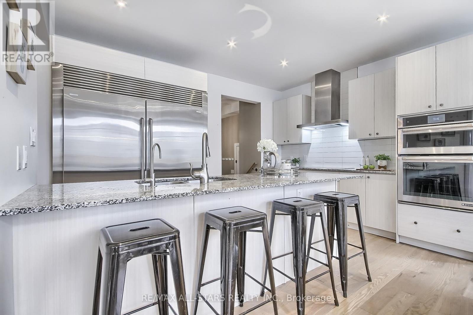 18 Pennine Drive, Whitby, Ontario  L1P 0C3 - Photo 13 - E12391354