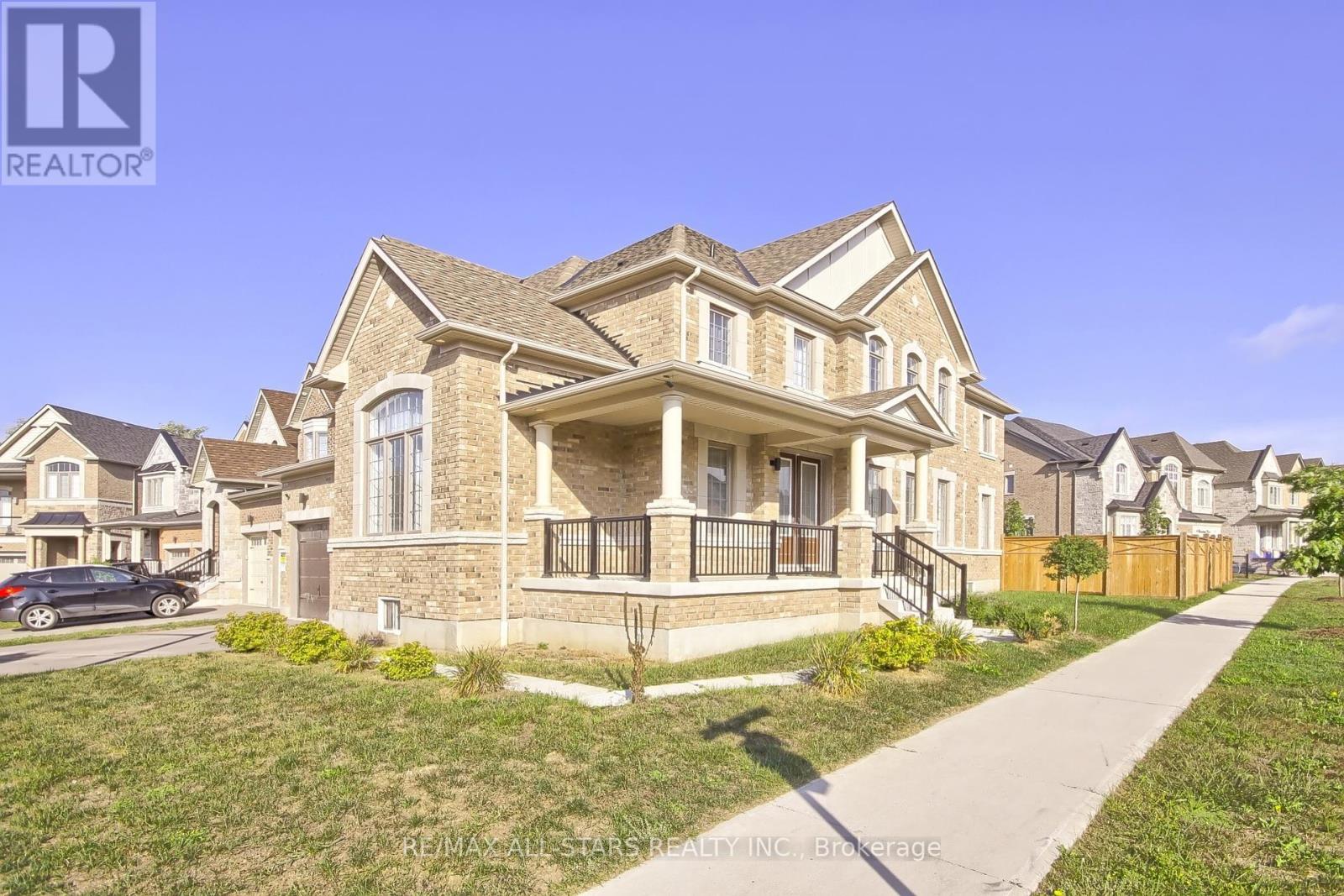 18 Pennine Drive, Whitby, Ontario  L1P 0C3 - Photo 3 - E12391354