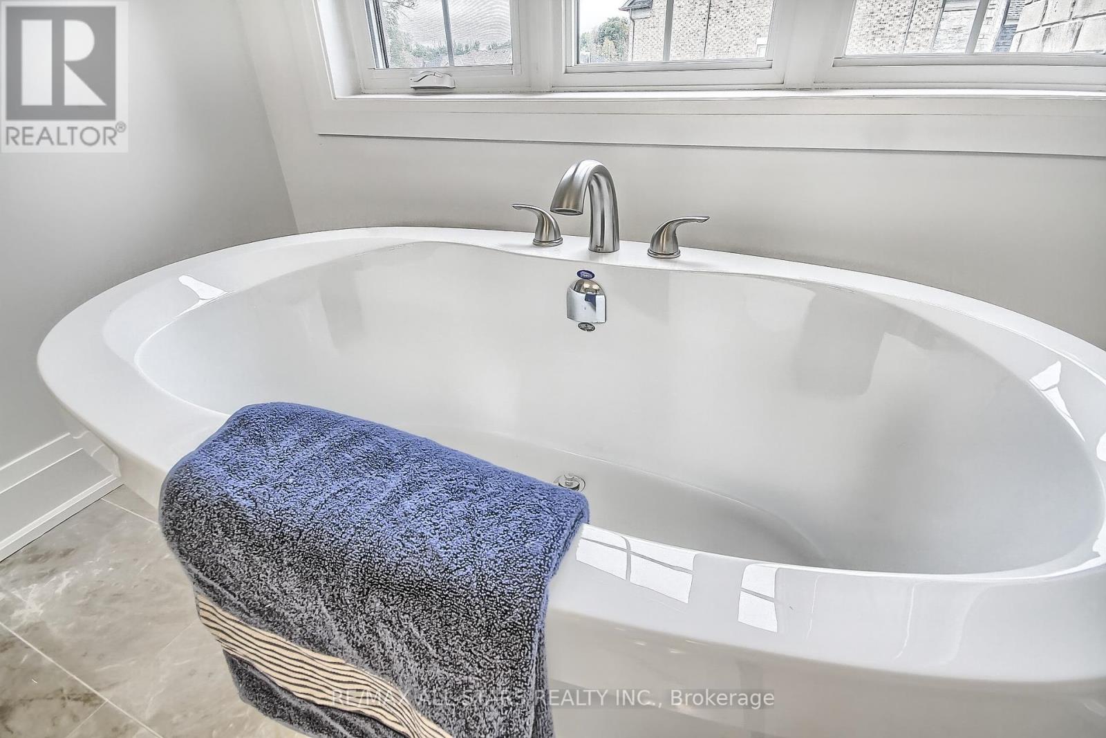 18 Pennine Drive, Whitby, Ontario  L1P 0C3 - Photo 38 - E12391354