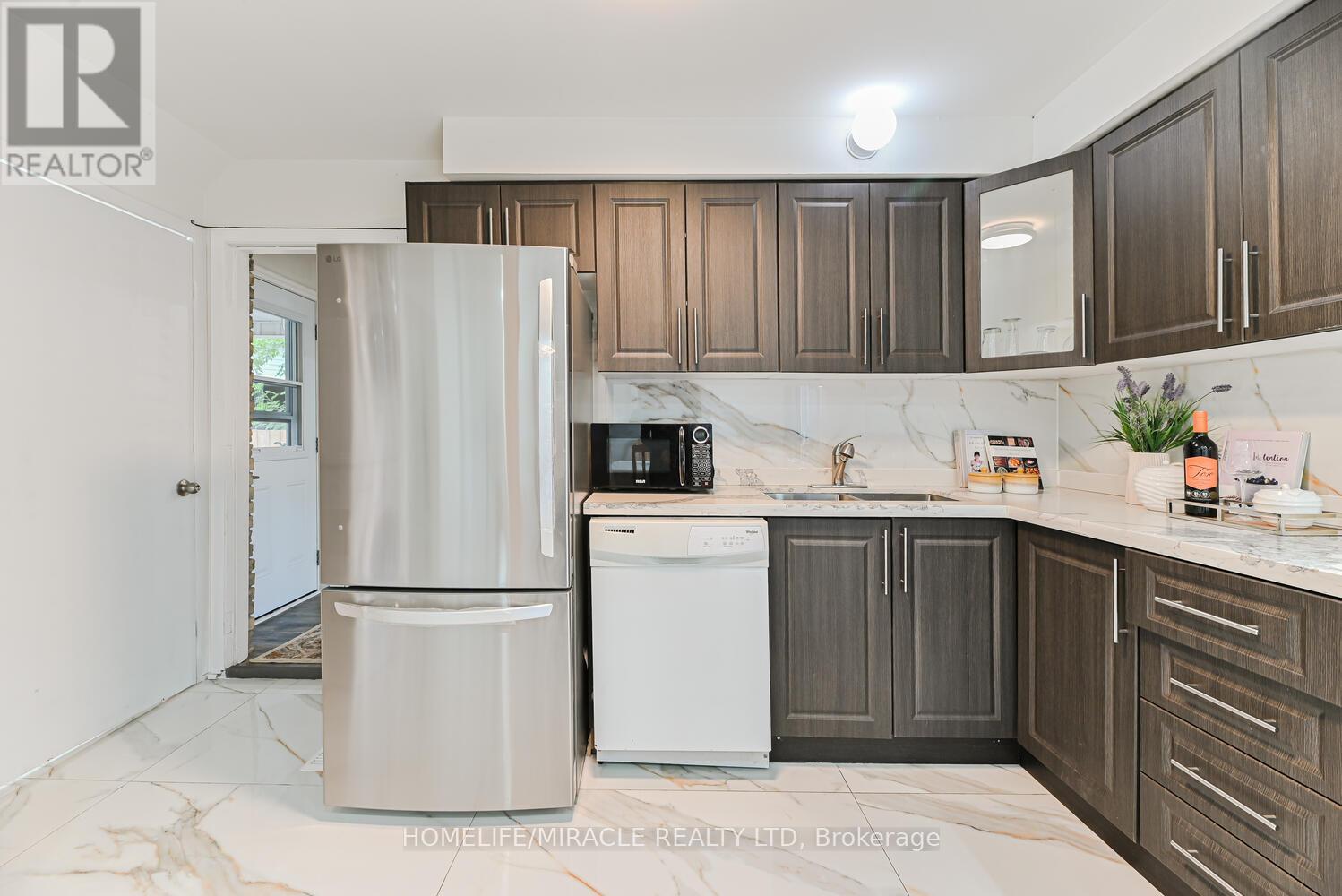 1354 Orlando Court, Oshawa (Samac), Ontario  L1G 6T9 - Photo 11 - E12391418