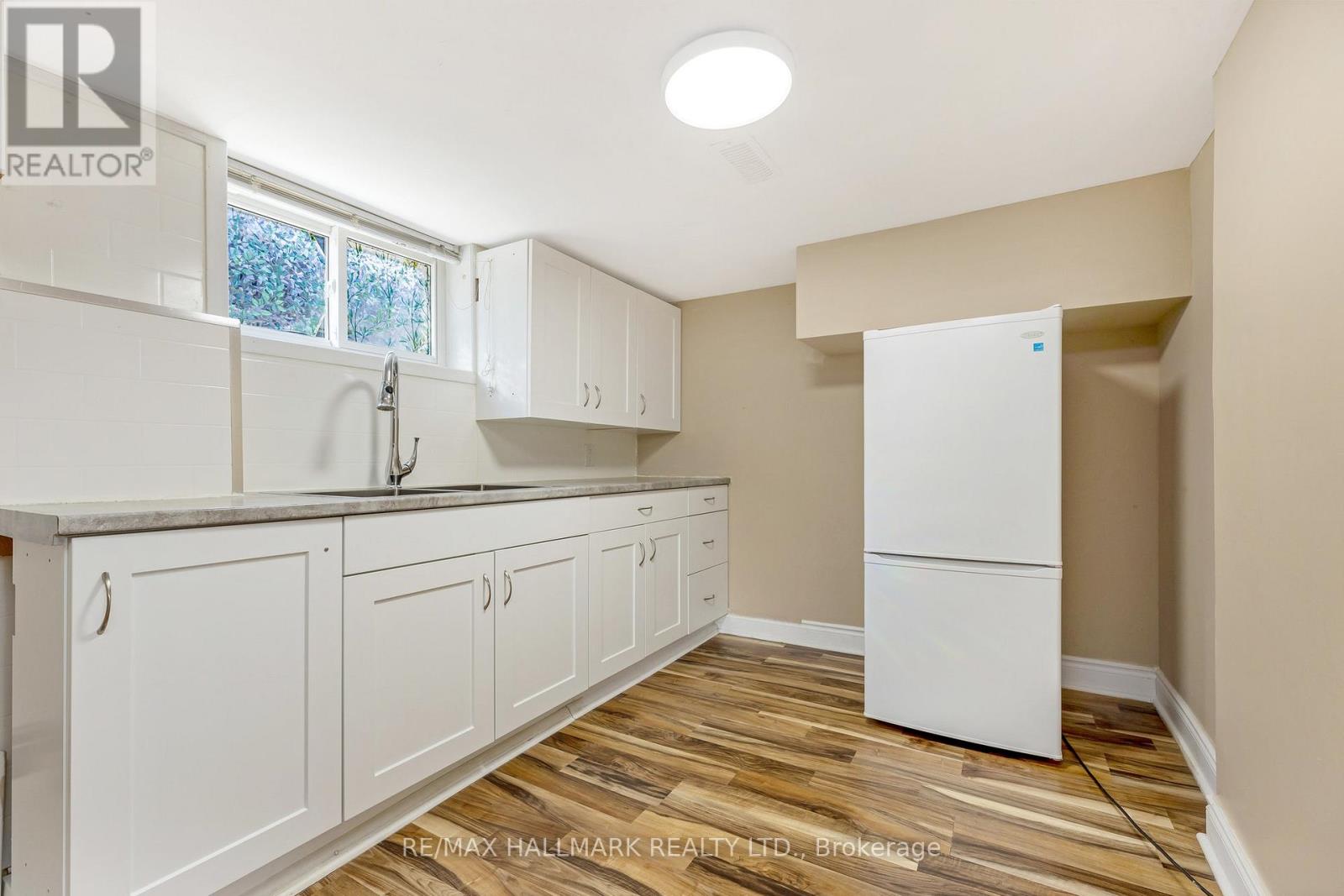 142 Meighen Avenue, Toronto, Ontario  M4B 2H9 - Photo 15 - E12391441