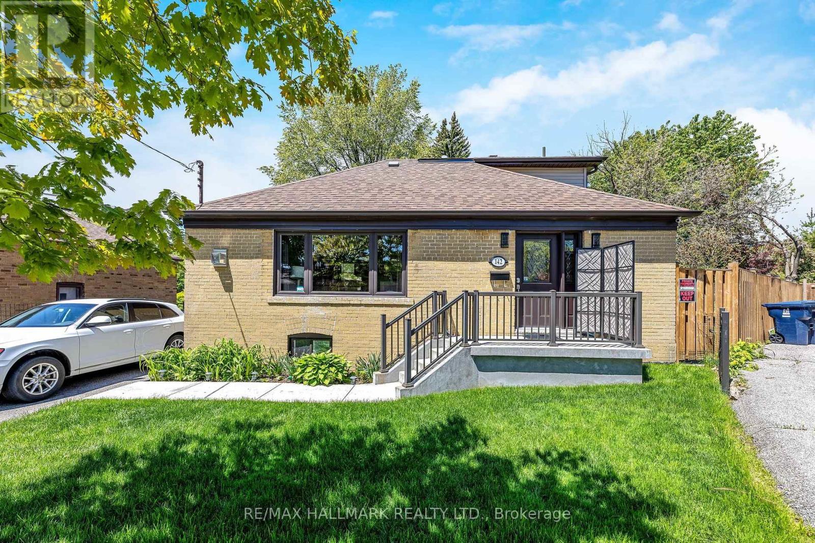 142 Meighen Avenue, Toronto, Ontario  M4B 2H9 - Photo 2 - E12391441