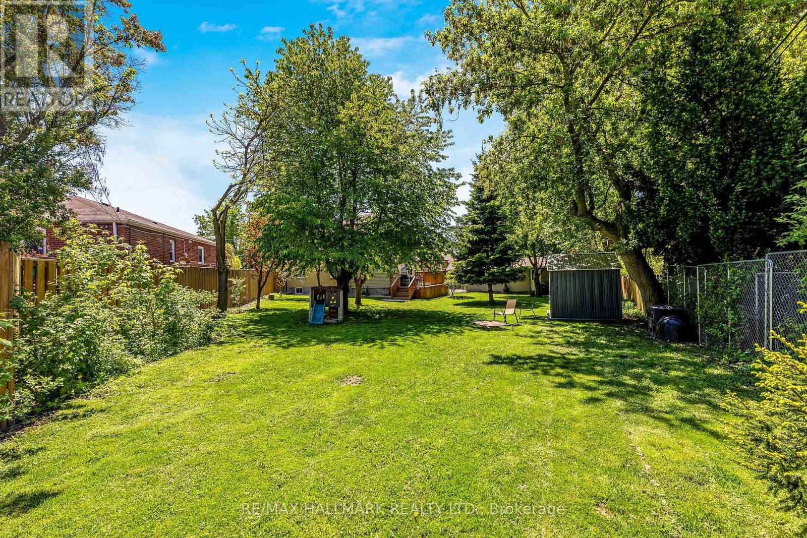 142 Meighen Avenue, Toronto, Ontario  M4B 2H9 - Photo 23 - E12391441