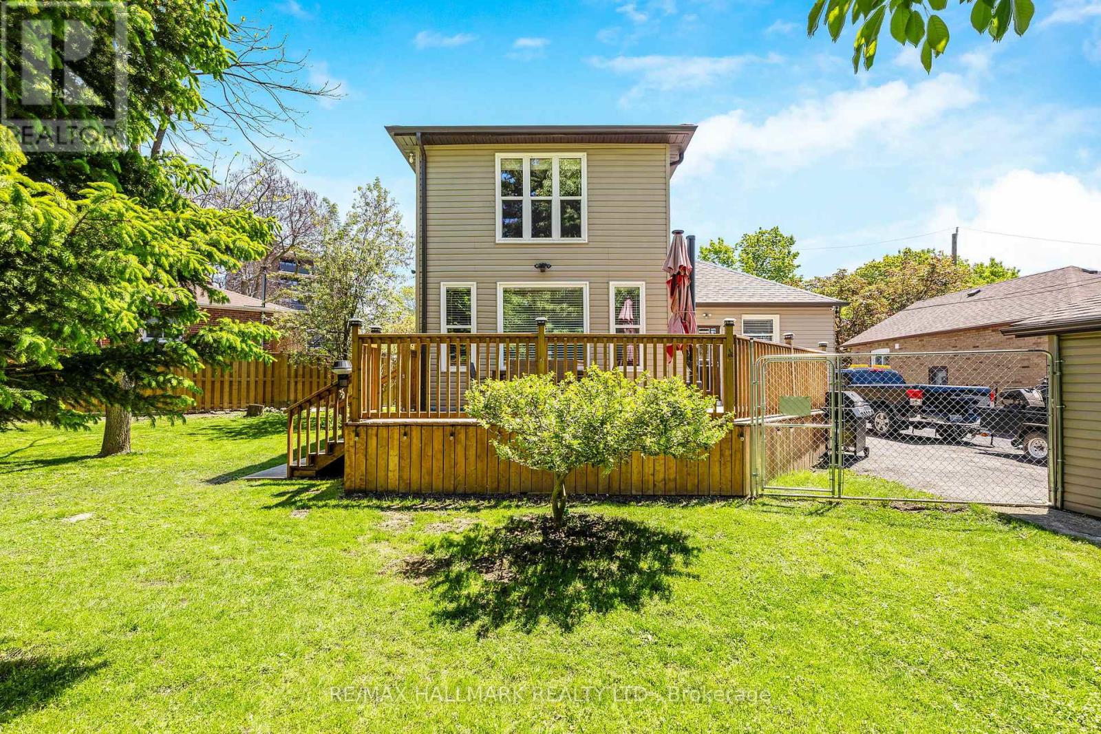 142 Meighen Avenue, Toronto, Ontario  M4B 2H9 - Photo 24 - E12391441