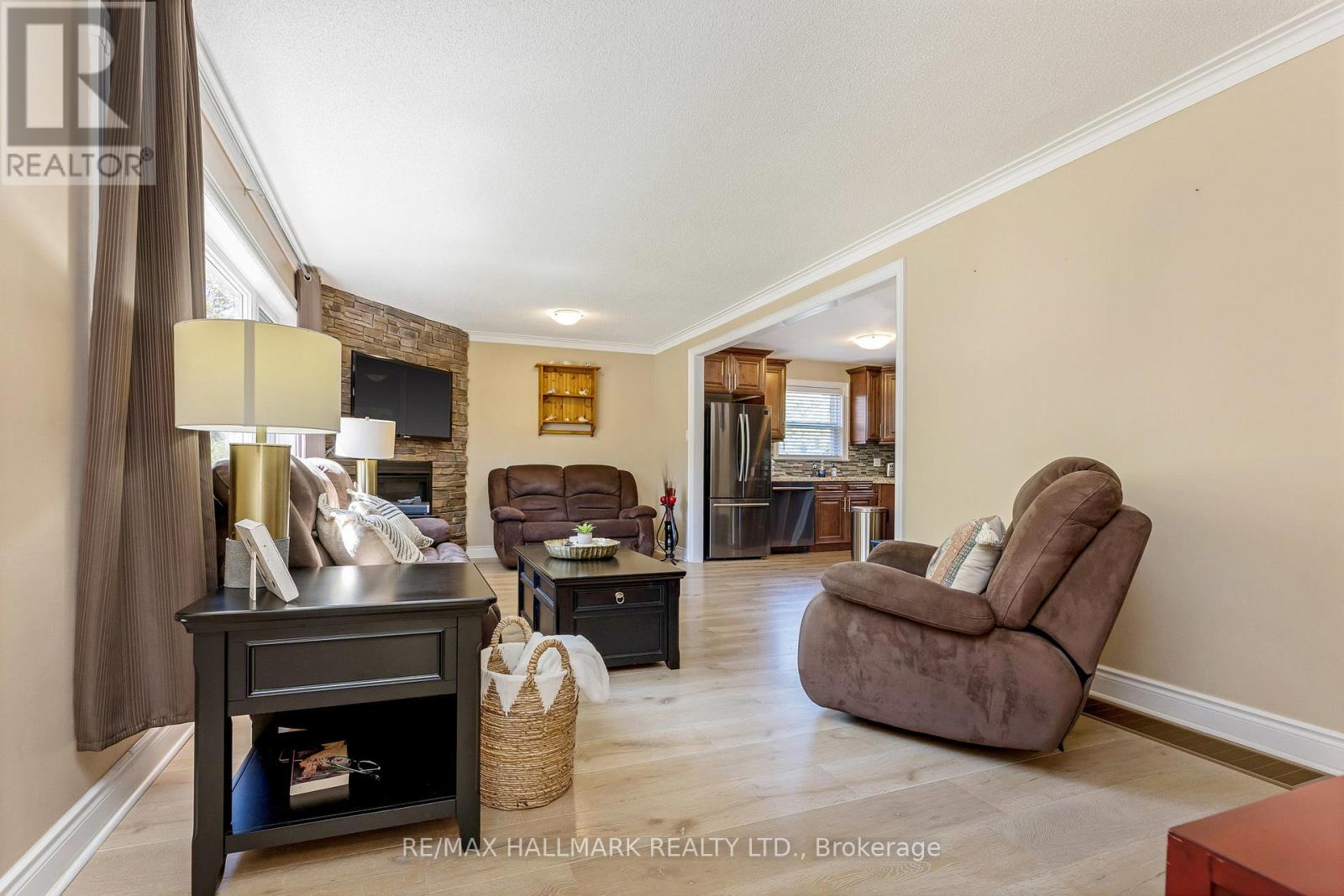 142 Meighen Avenue, Toronto, Ontario  M4B 2H9 - Photo 4 - E12391441