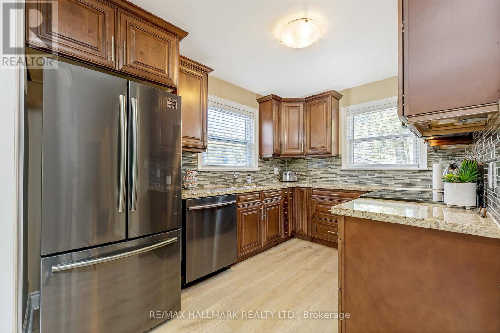 142 Meighen Avenue, Toronto, Ontario  M4B 2H9 - Photo 5 - E12391441