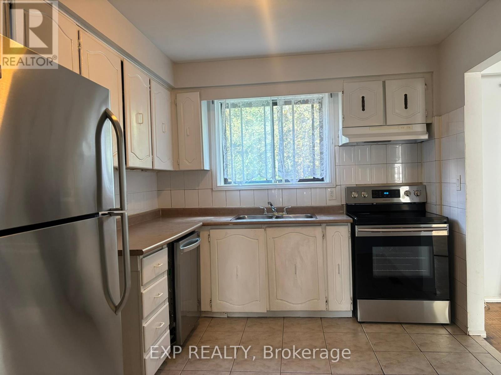 92 Berner Trail, Toronto, Ontario  M1B 1B3 - Photo 15 - E12391458