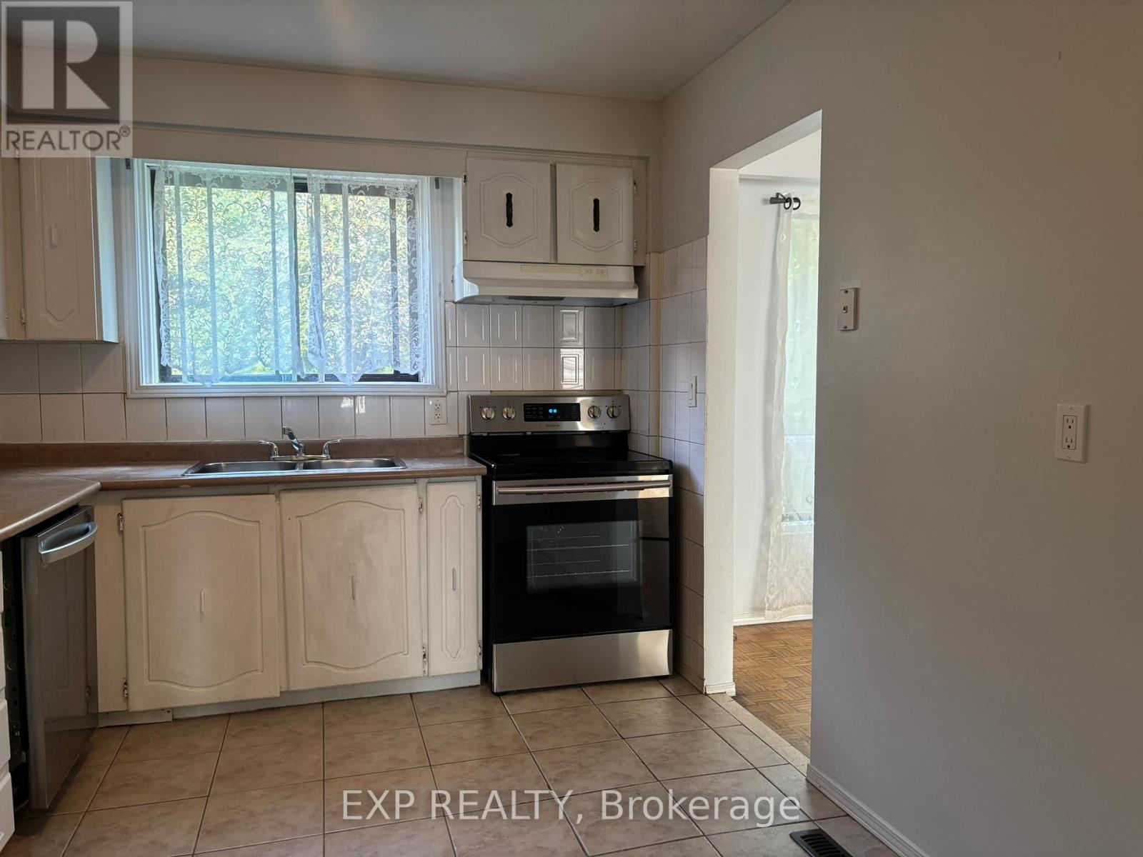 92 Berner Trail, Toronto, Ontario  M1B 1B3 - Photo 16 - E12391458