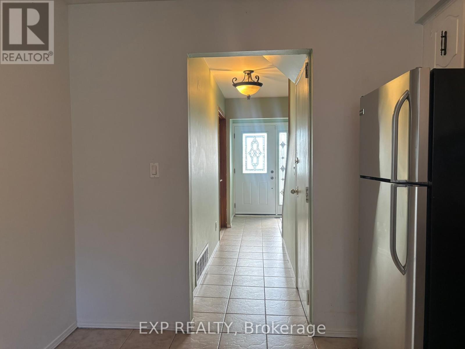 92 Berner Trail, Toronto, Ontario  M1B 1B3 - Photo 17 - E12391458