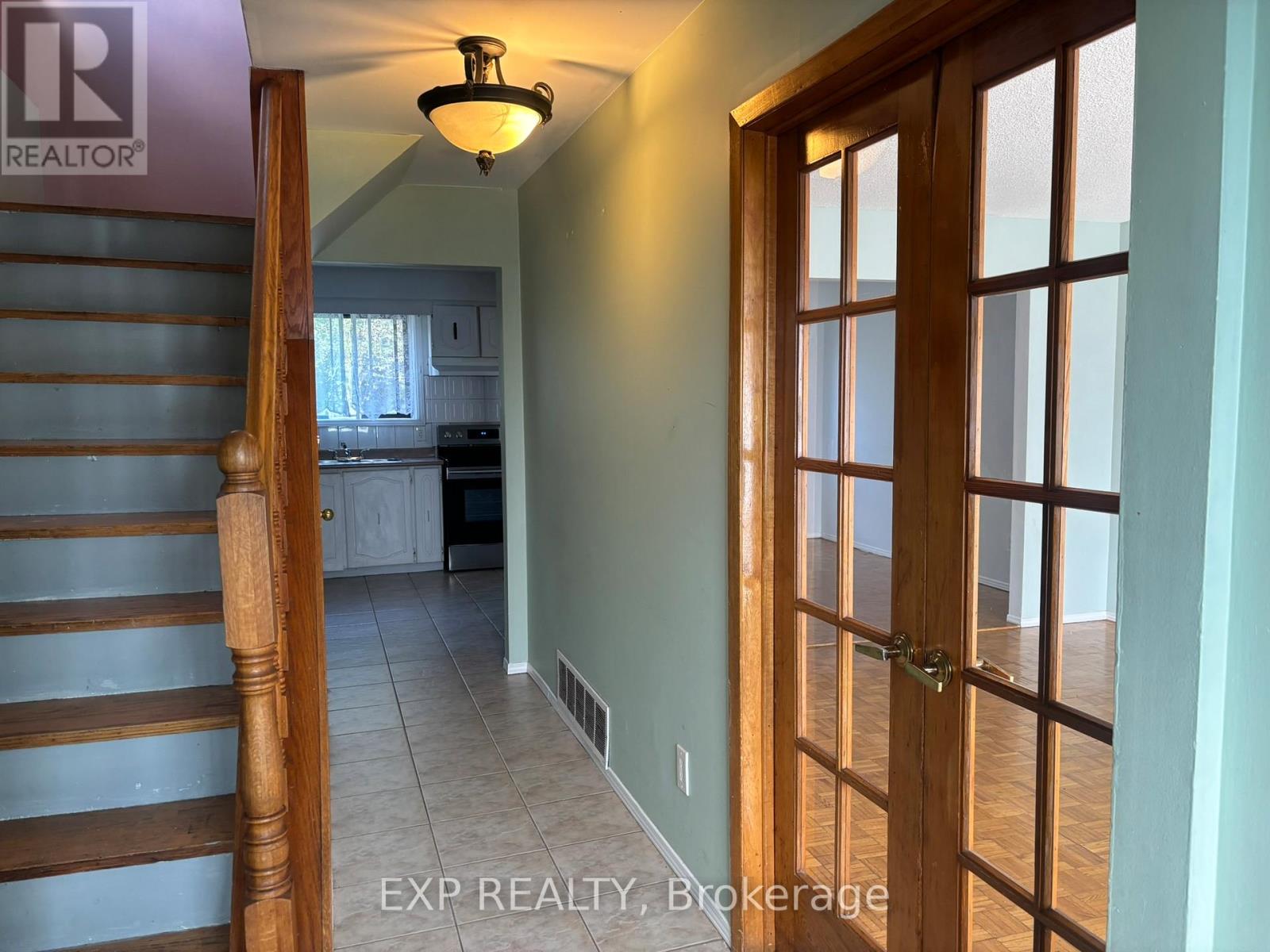 92 Berner Trail, Toronto, Ontario  M1B 1B3 - Photo 5 - E12391458