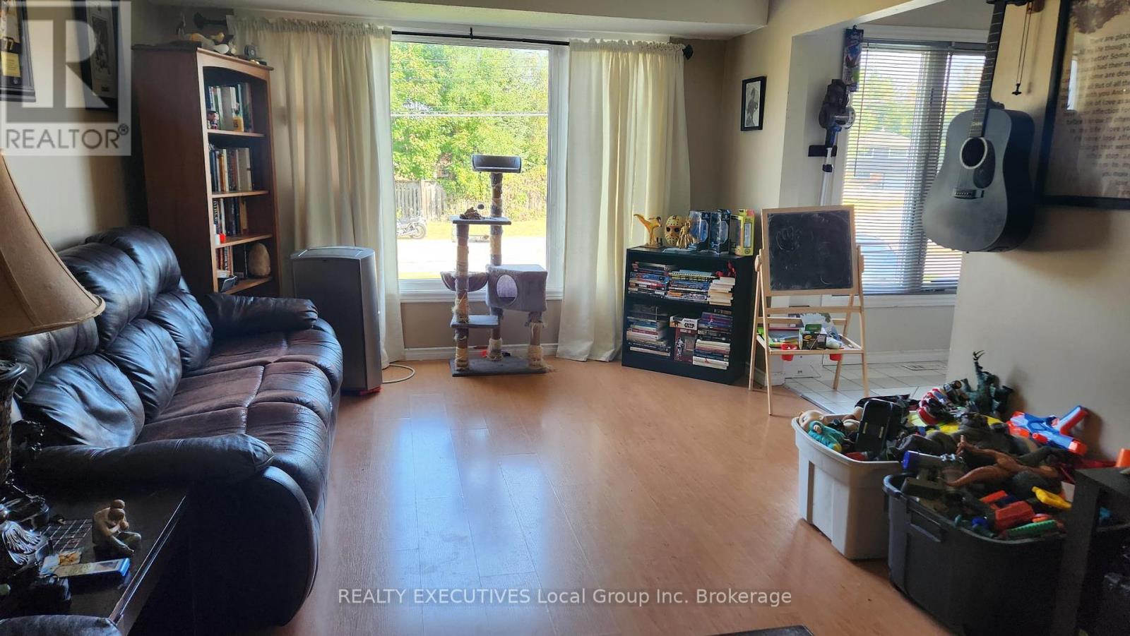 10 Charlton Crescent, North Bay, Ontario  P1A 3M9 - Photo 3 - X12391534