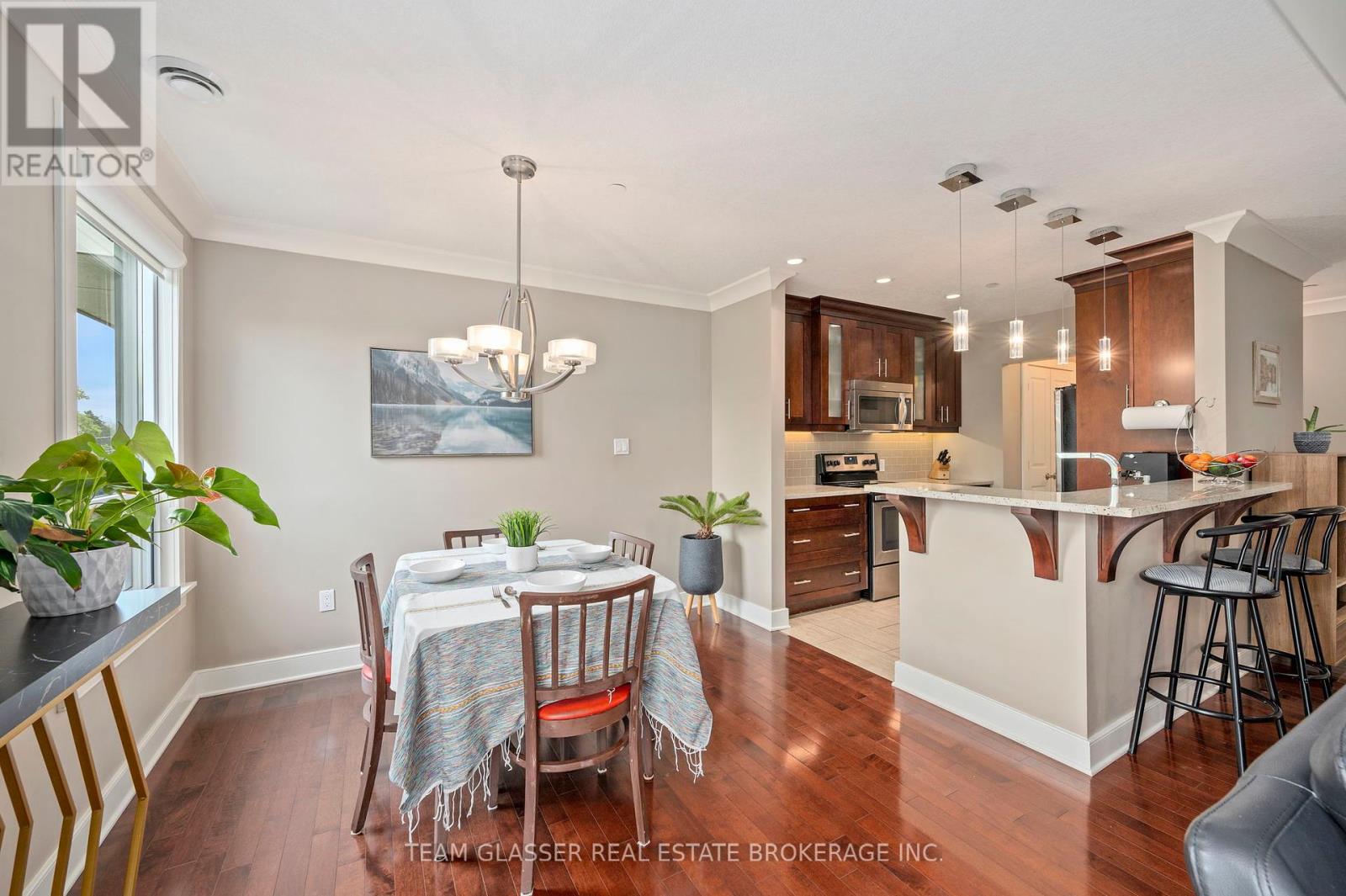 414 - 320 Sugarcreek Trail, London North, Ontario  N6H 0G3 - Photo 5 - X12390209