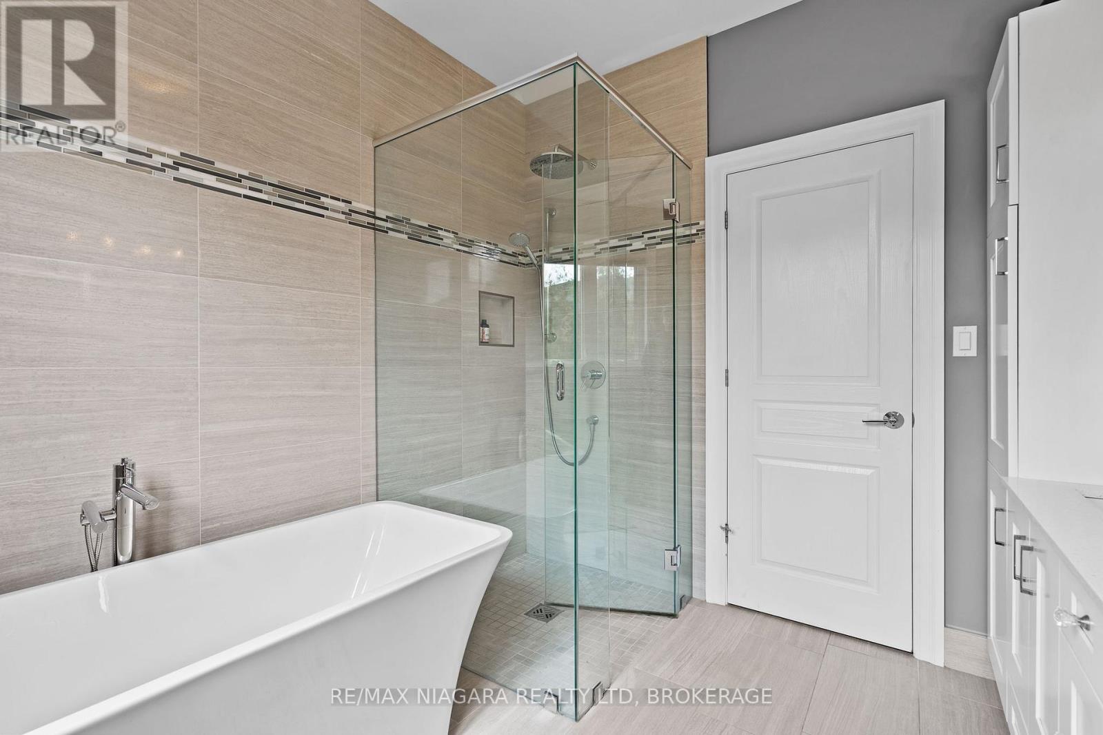 7 Parklane Crescent, St. Catharines, Ontario  L2T 3T9 - Photo 23 - X12390597