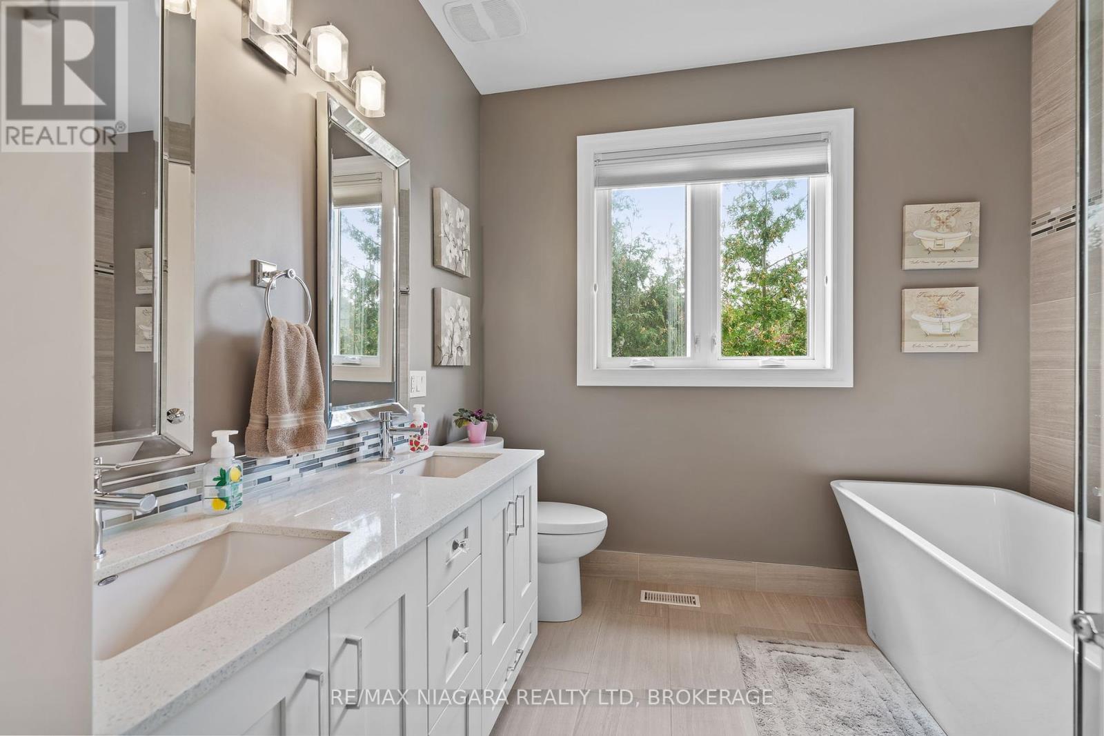 7 Parklane Crescent, St. Catharines, Ontario  L2T 3T9 - Photo 22 - X12390597