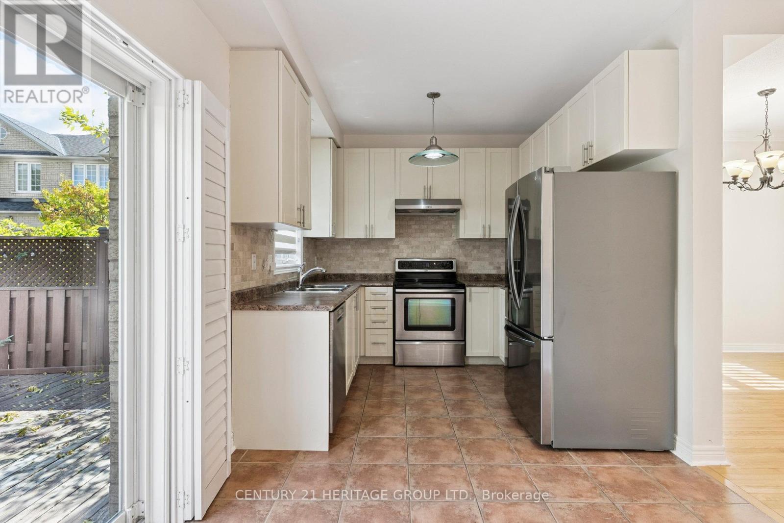 187 Tom Taylor Crescent, Newmarket (Summerhill Estates), Ontario  L3X 3E9 - Photo 16 - N12391423