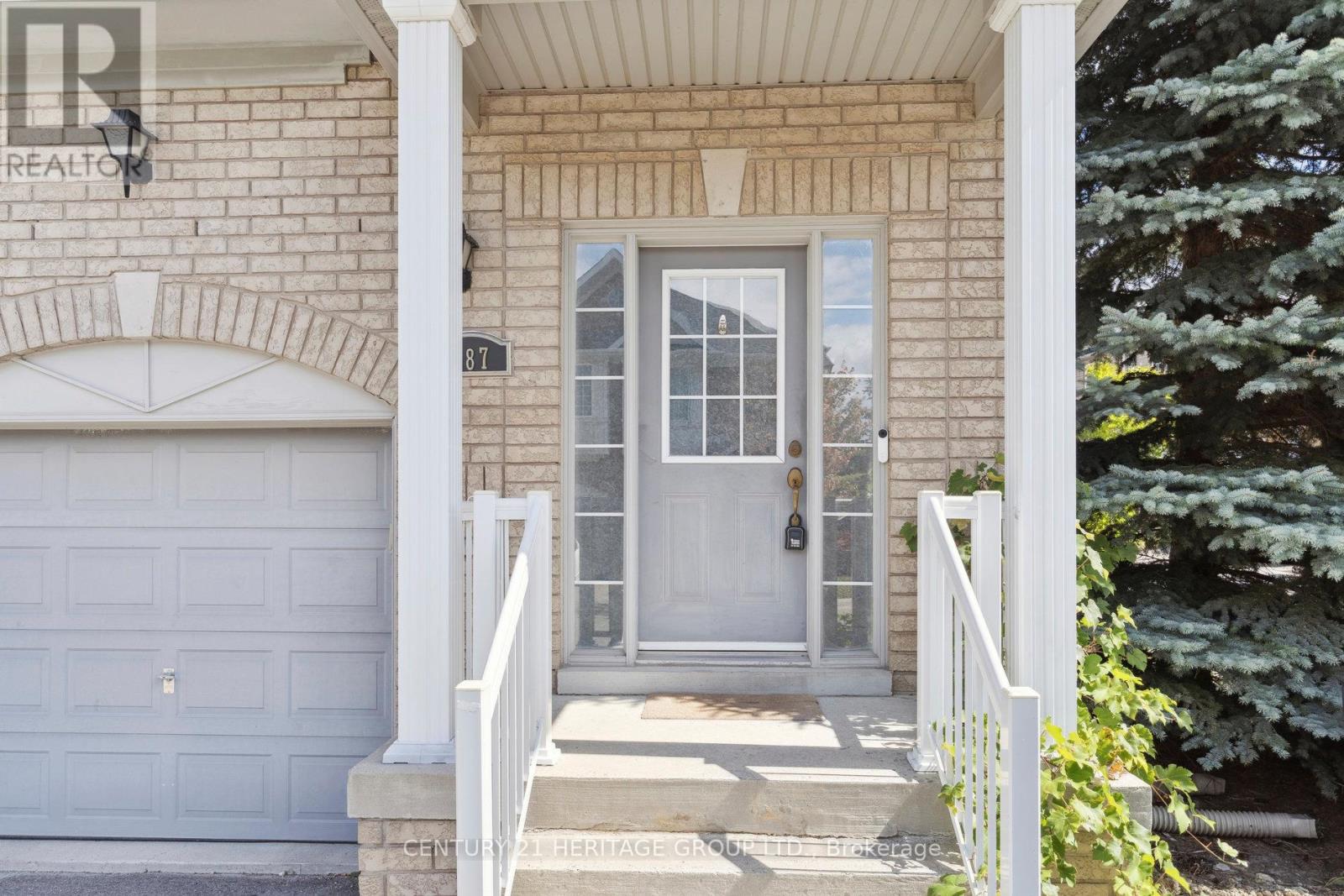 187 Tom Taylor Crescent, Newmarket (Summerhill Estates), Ontario  L3X 3E9 - Photo 4 - N12391423