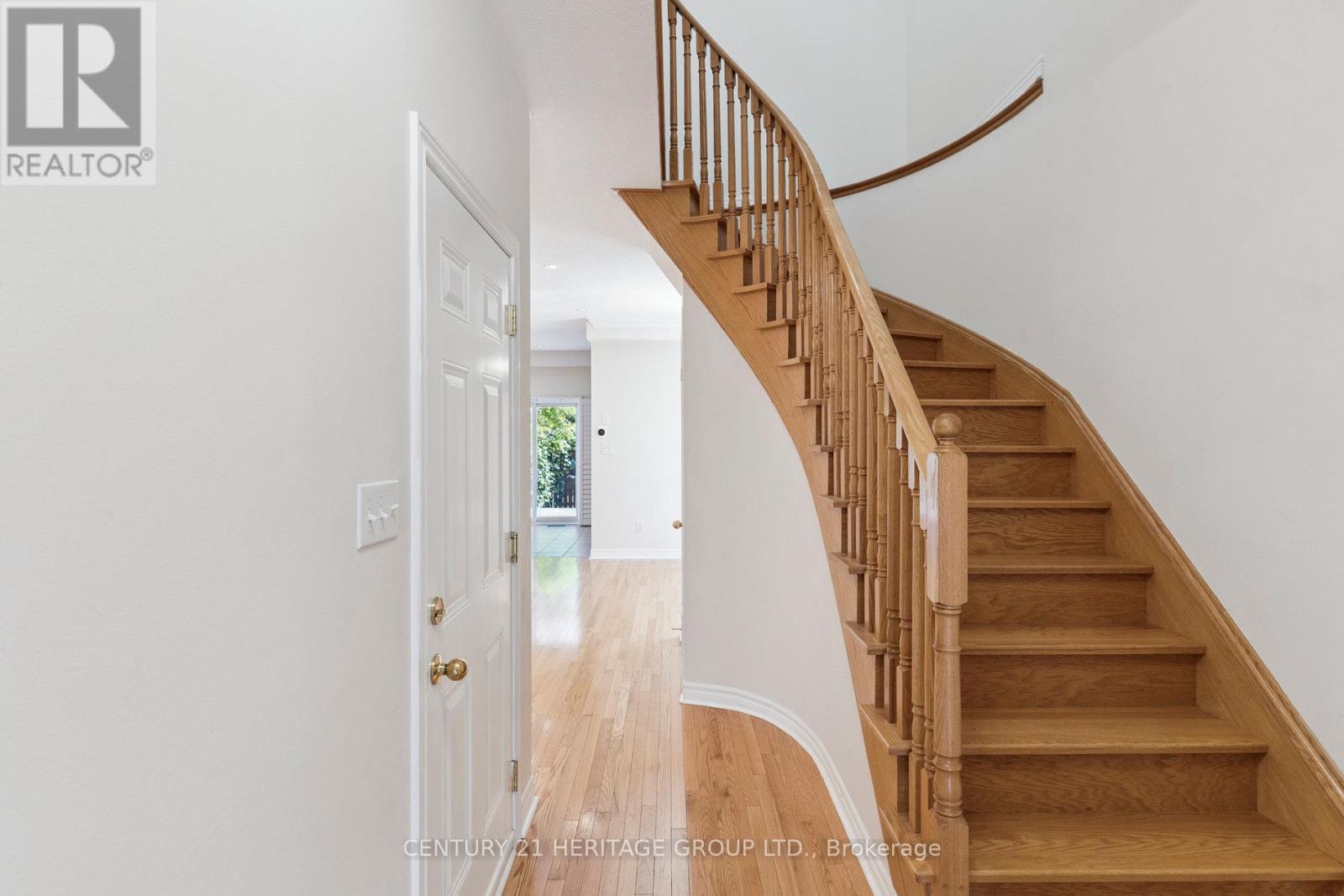 187 Tom Taylor Crescent, Newmarket (Summerhill Estates), Ontario  L3X 3E9 - Photo 6 - N12391423