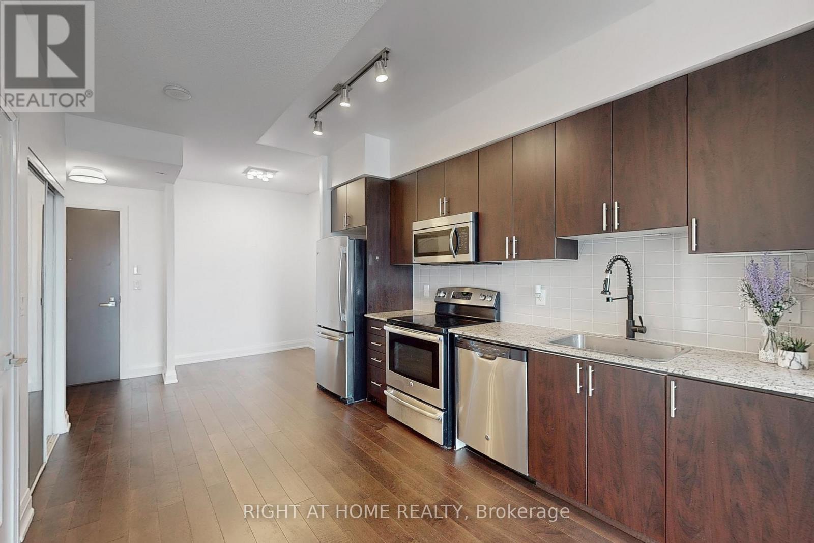 1127 - 7161 Yonge Street, Markham (Thornhill), Ontario  L3T 0C8 - Photo 10 - N12391426