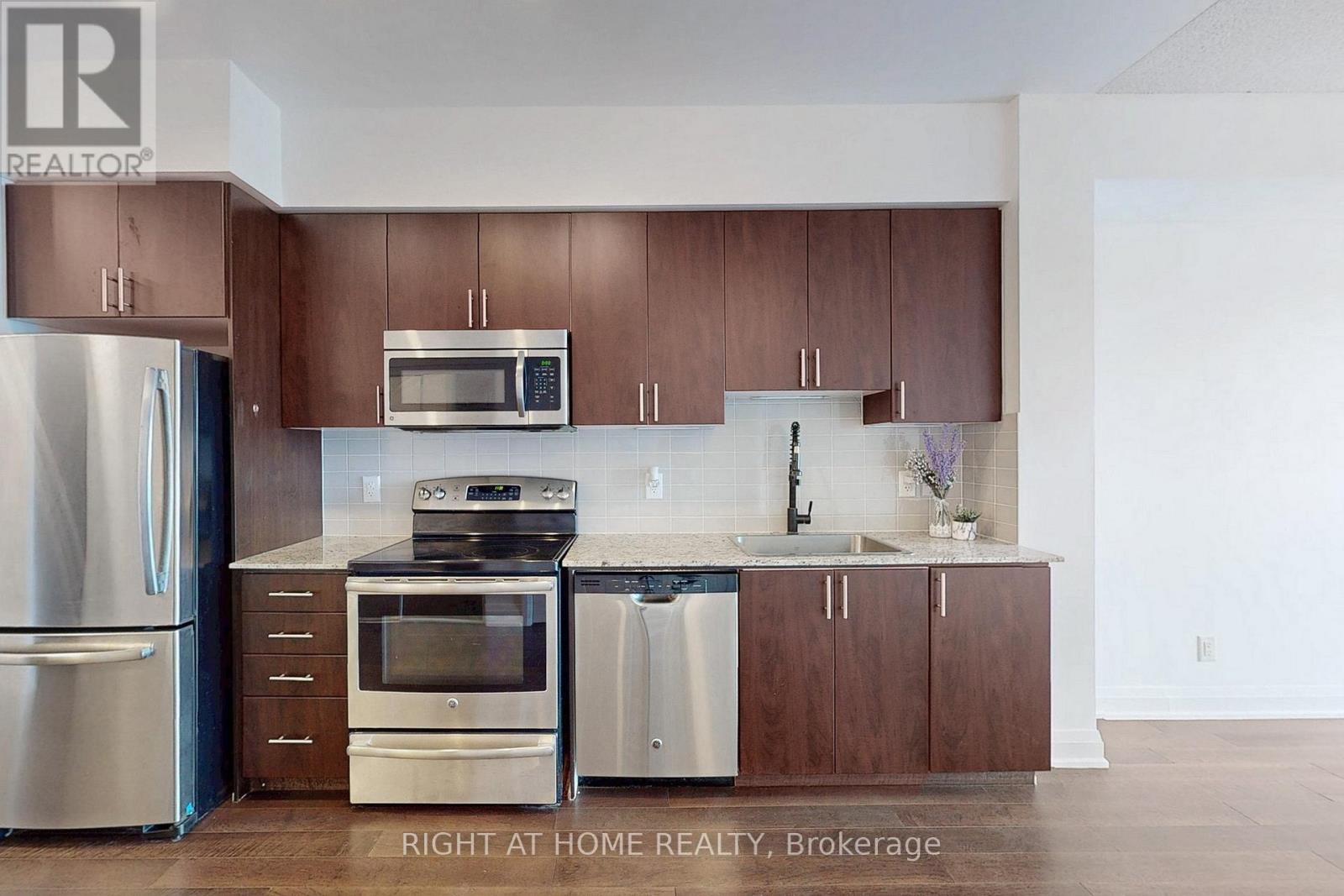 1127 - 7161 Yonge Street, Markham (Thornhill), Ontario  L3T 0C8 - Photo 12 - N12391426