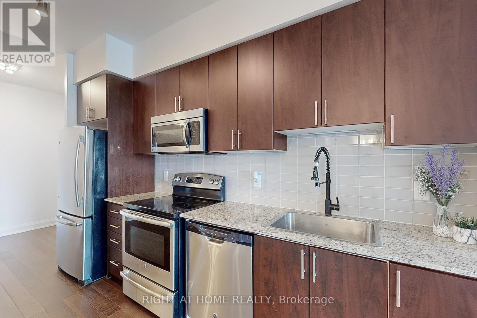 1127 - 7161 Yonge Street, Markham (Thornhill), Ontario  L3T 0C8 - Photo 14 - N12391426