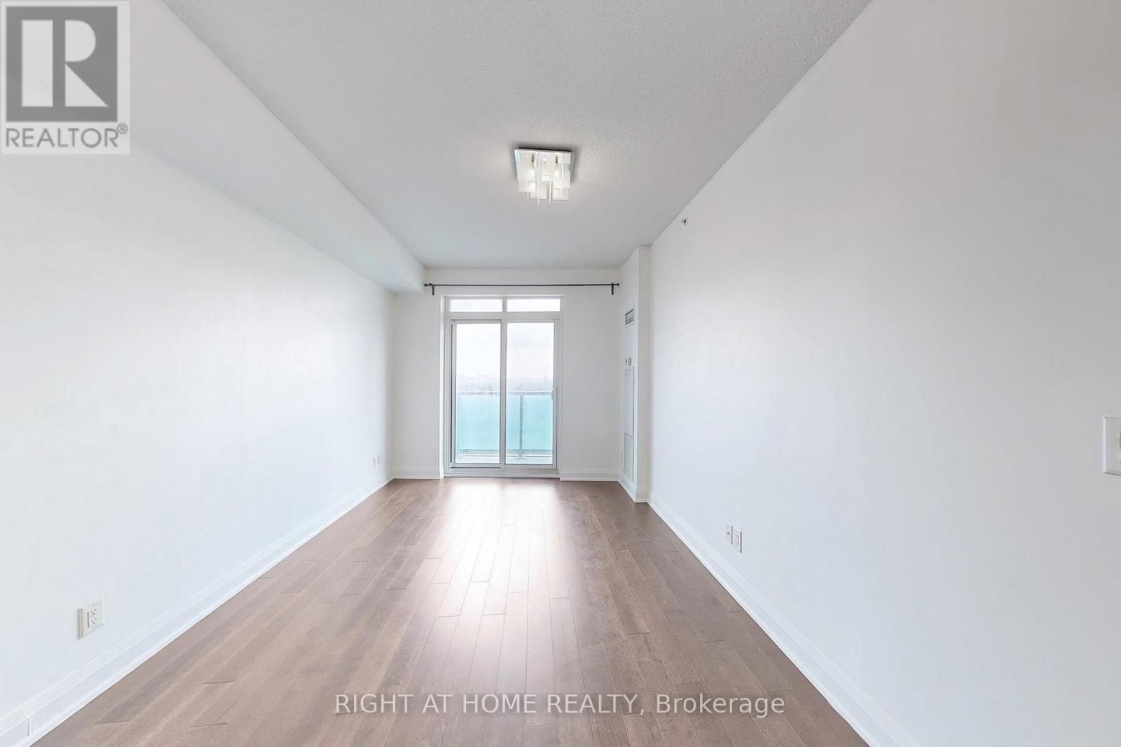 1127 - 7161 Yonge Street, Markham (Thornhill), Ontario  L3T 0C8 - Photo 4 - N12391426