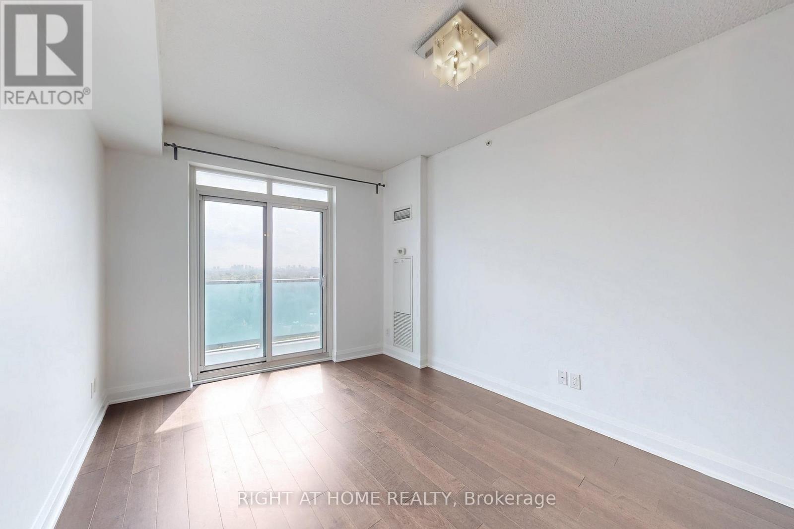 1127 - 7161 Yonge Street, Markham (Thornhill), Ontario  L3T 0C8 - Photo 5 - N12391426