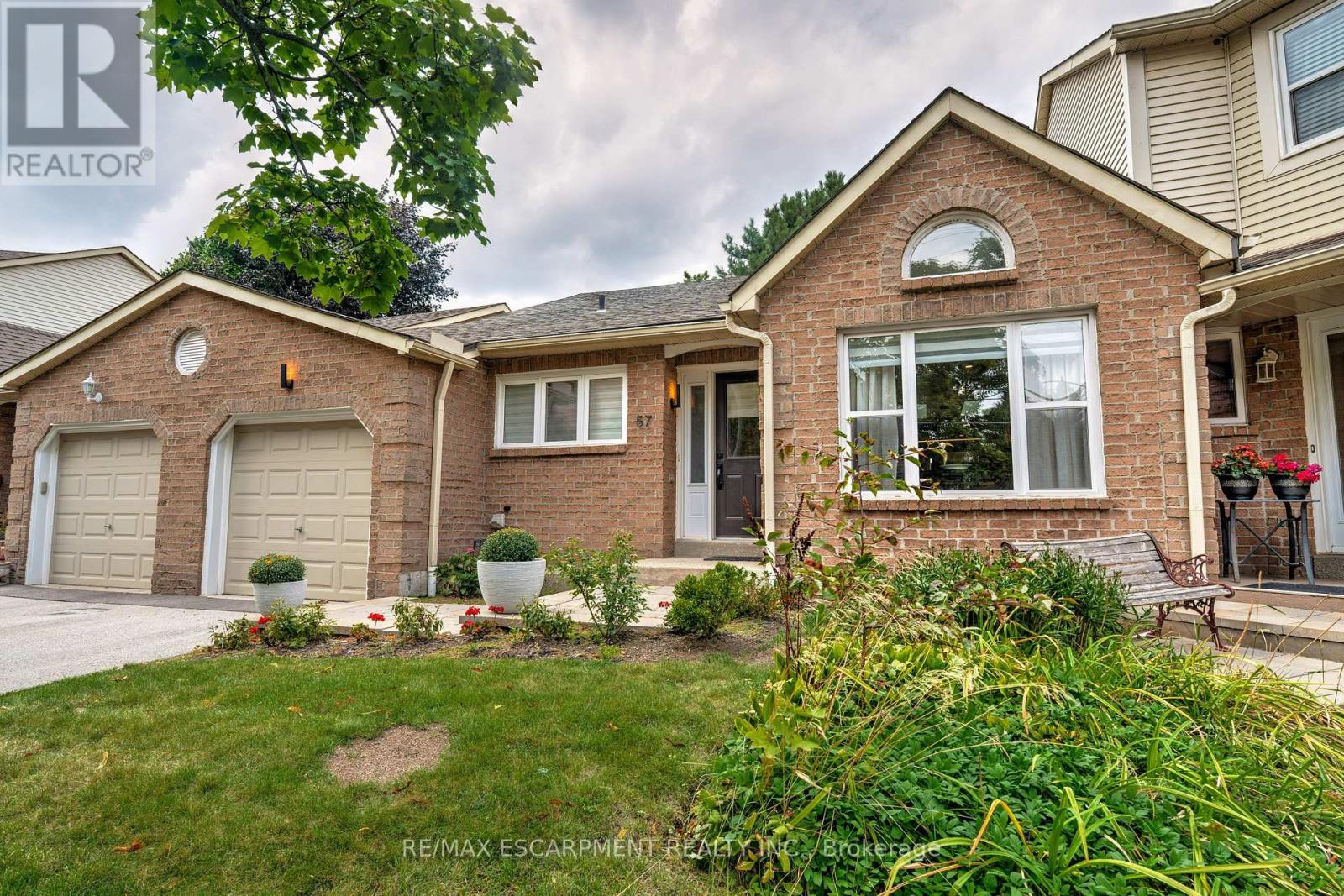 57 - 5255 Lakeshore Road, Burlington, Ontario  L7L 5X9 - Photo 2 - W12391325