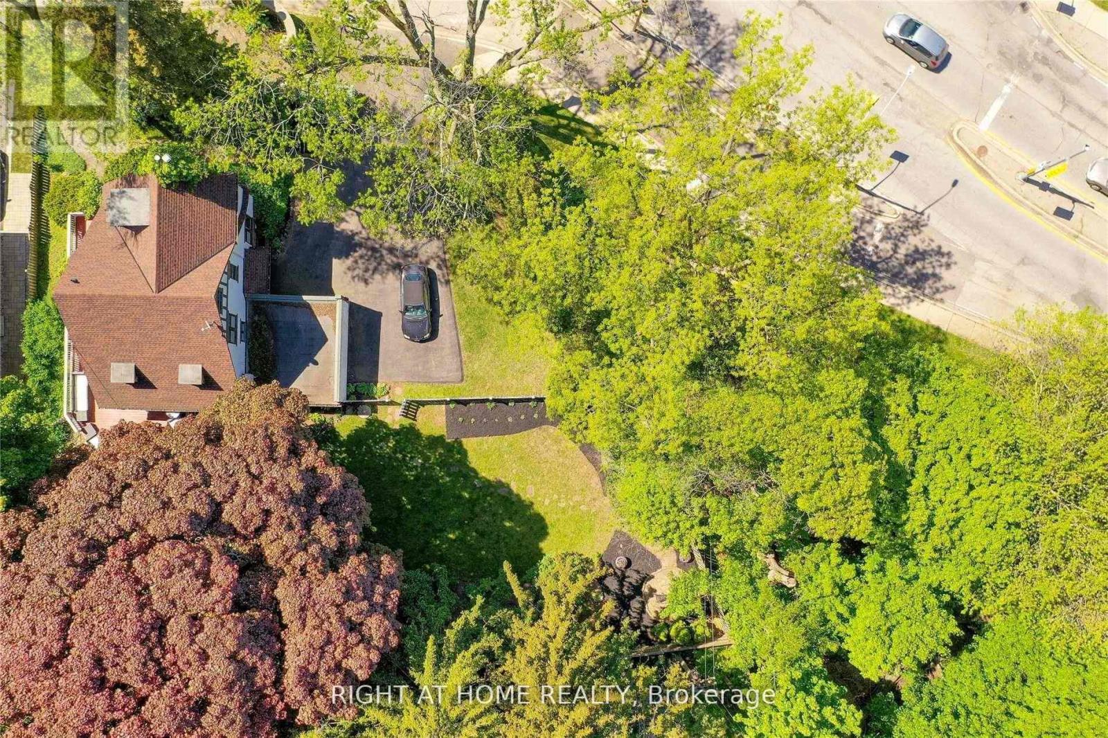 1064 Mohawk Road, Burlington, Ontario  L7T 3M6 - Photo 3 - W12391346