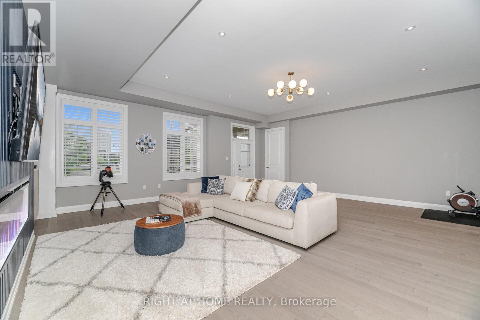 3073 Postridge Drive, Oakville (Jm Joshua Meadows), Ontario  L6H 0S1 - Photo 10 - W12391357