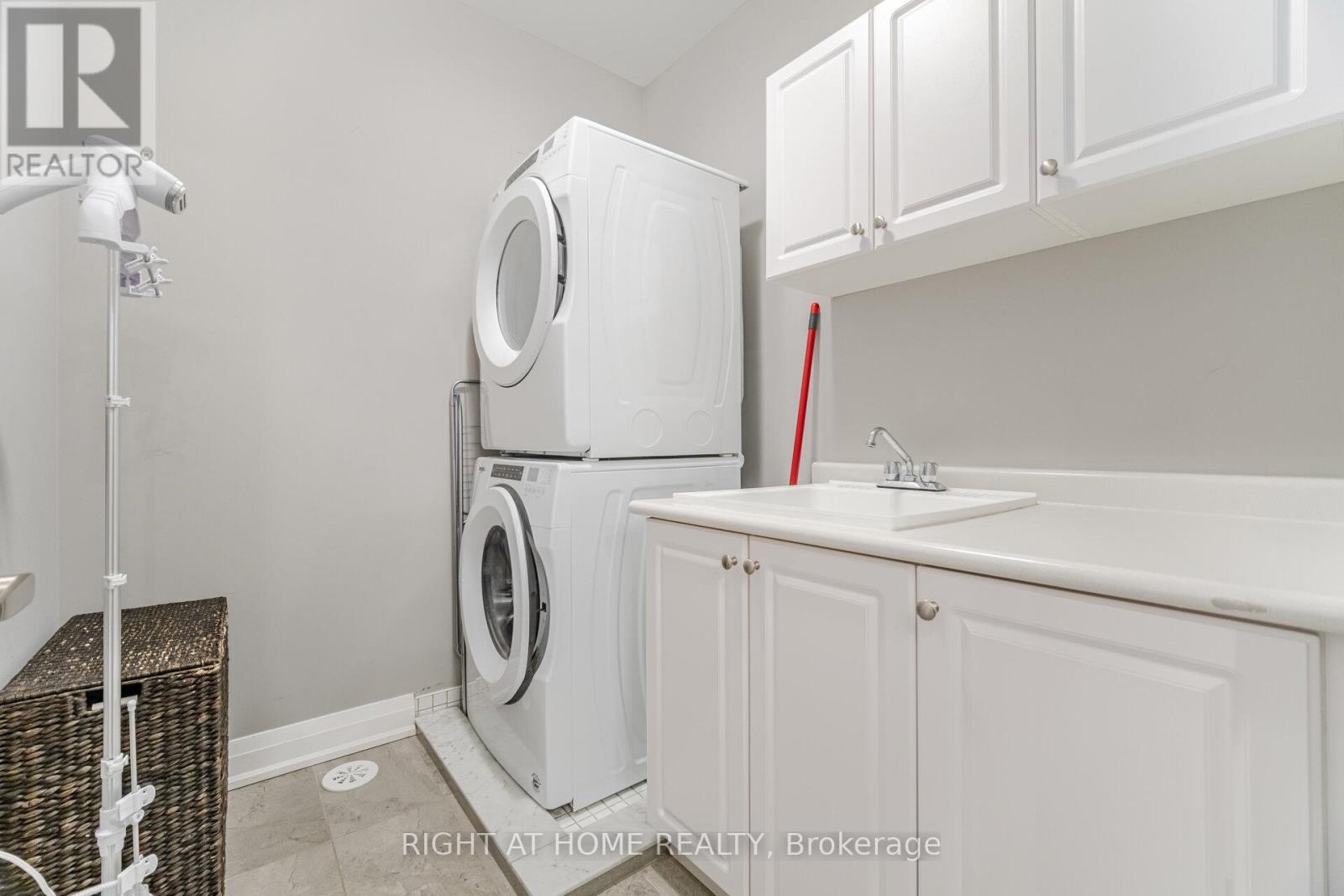 3073 Postridge Drive, Oakville (Jm Joshua Meadows), Ontario  L6H 0S1 - Photo 45 - W12391357