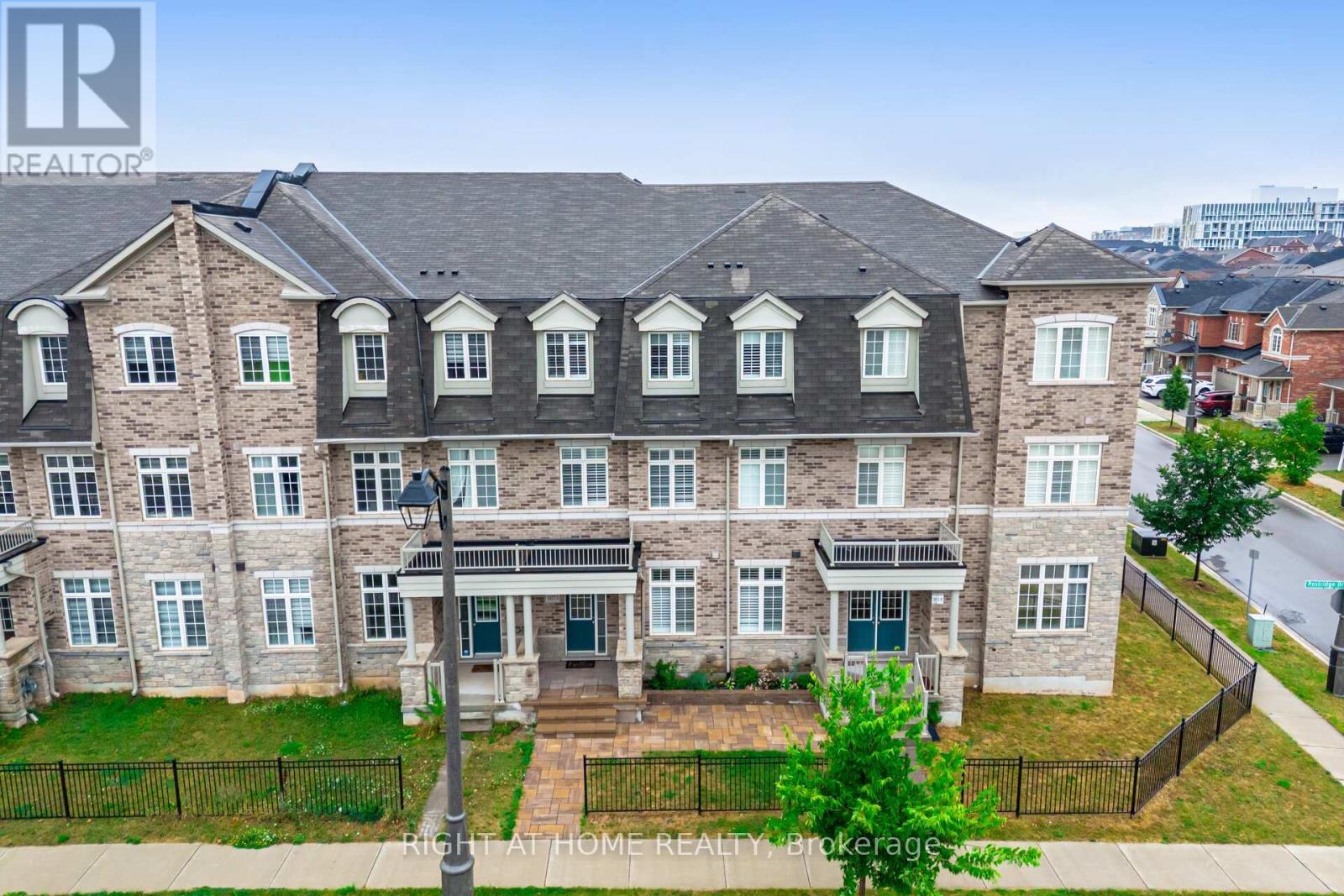 3073 Postridge Drive, Oakville (Jm Joshua Meadows), Ontario  L6H 0S1 - Photo 5 - W12391357