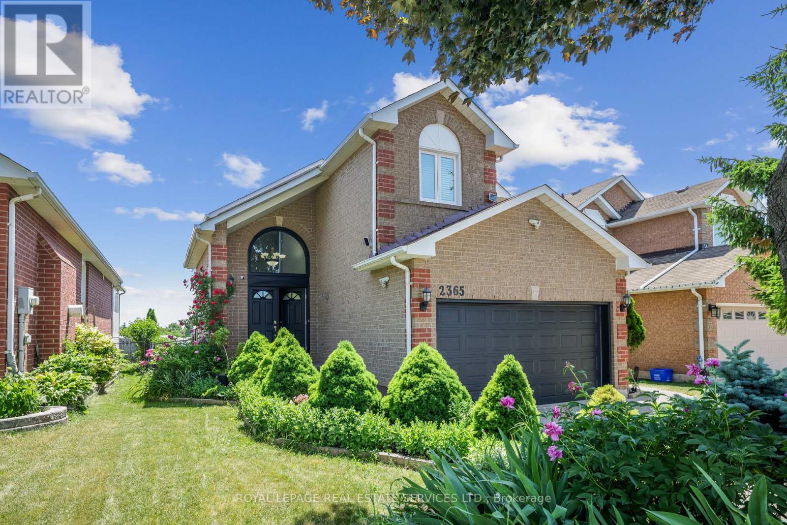 2365 Grand Ravine Drive, Oakville, Ontario  L6H 6A8 - Photo 2 - W12391361