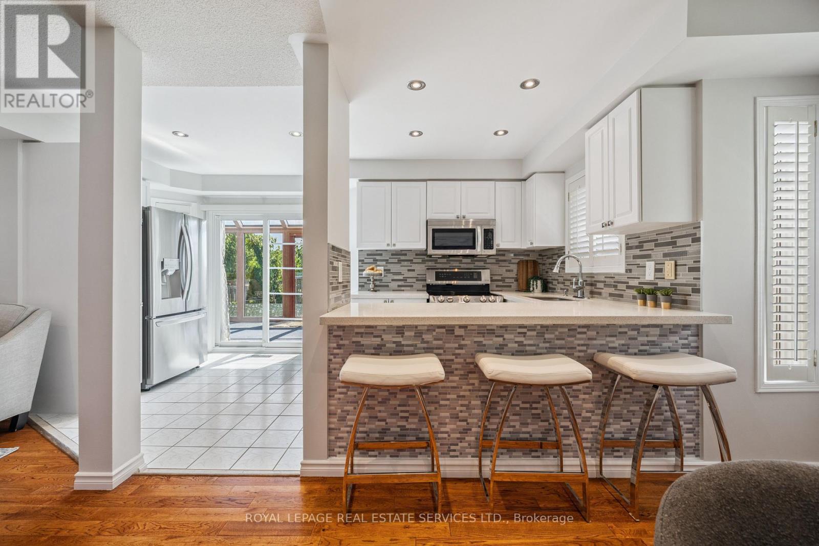 2365 Grand Ravine Drive, Oakville, Ontario  L6H 6A8 - Photo 9 - W12391361
