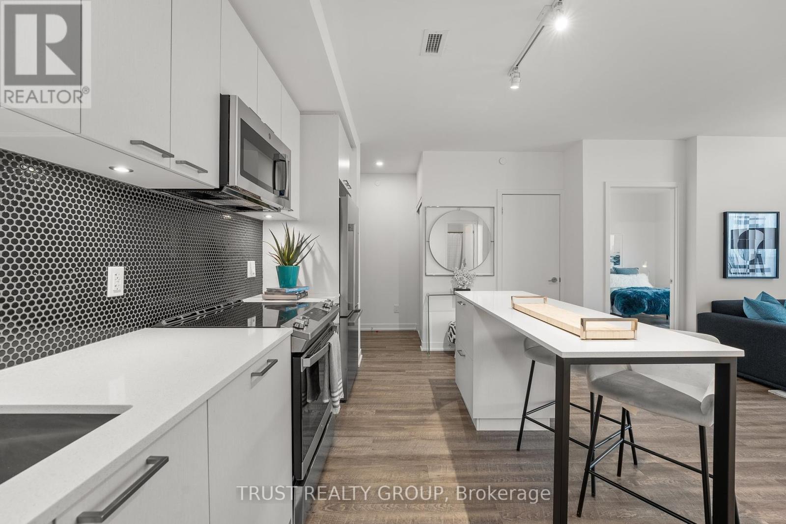 1102 - 1808 St. Clair Avenue W, Toronto (Junction Area), Ontario  M6N 0C1 - Photo 8 - W12391399