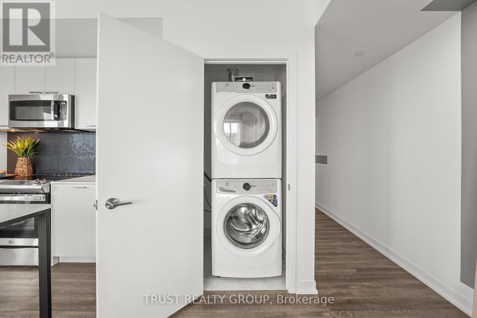 911 - 1808 St. Clair Avenue W, Toronto (Junction Area), Ontario  M6N 0C1 - Photo 13 - W12391404