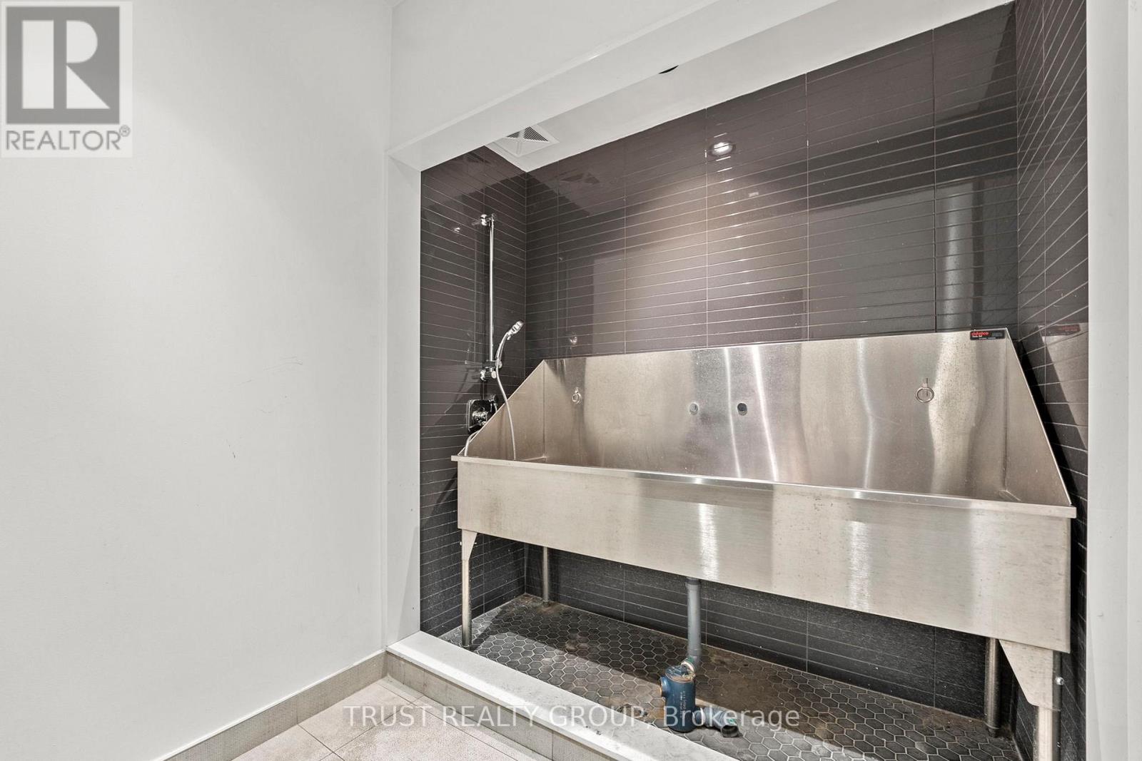 911 - 1808 St. Clair Avenue W, Toronto (Junction Area), Ontario  M6N 0C1 - Photo 22 - W12391404